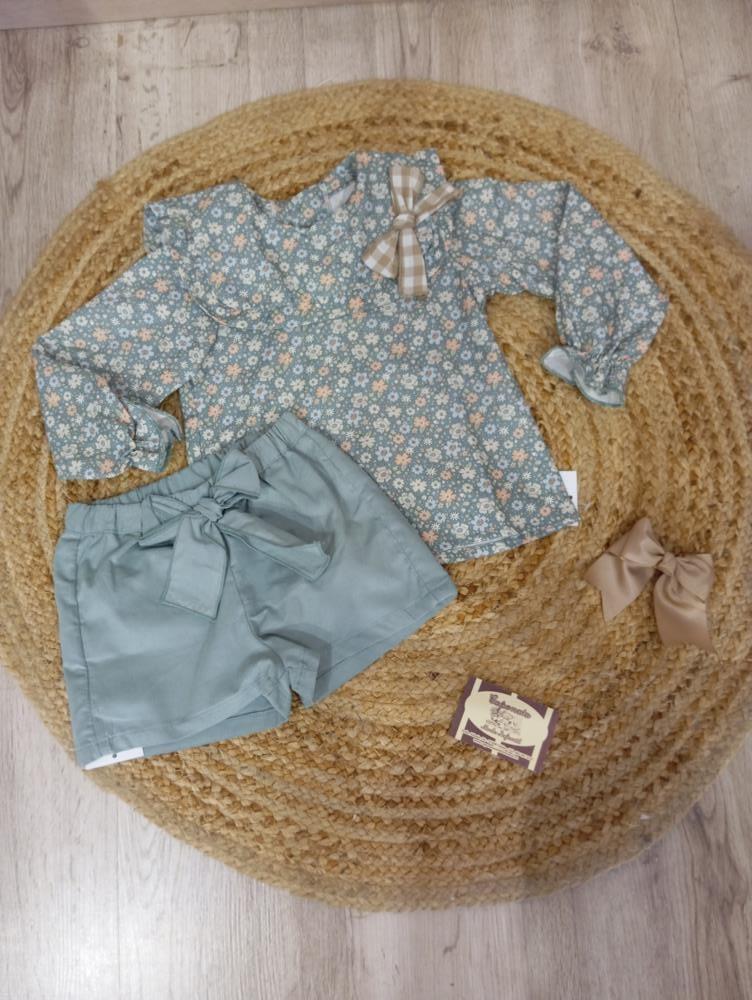 Conjunto de camisa flor piedra y pantalón lazo pana verde Dulcetiovivo otoño invierno 24